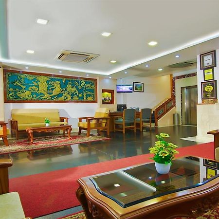 Hotel Excellency Kochi Dış mekan fotoğraf
