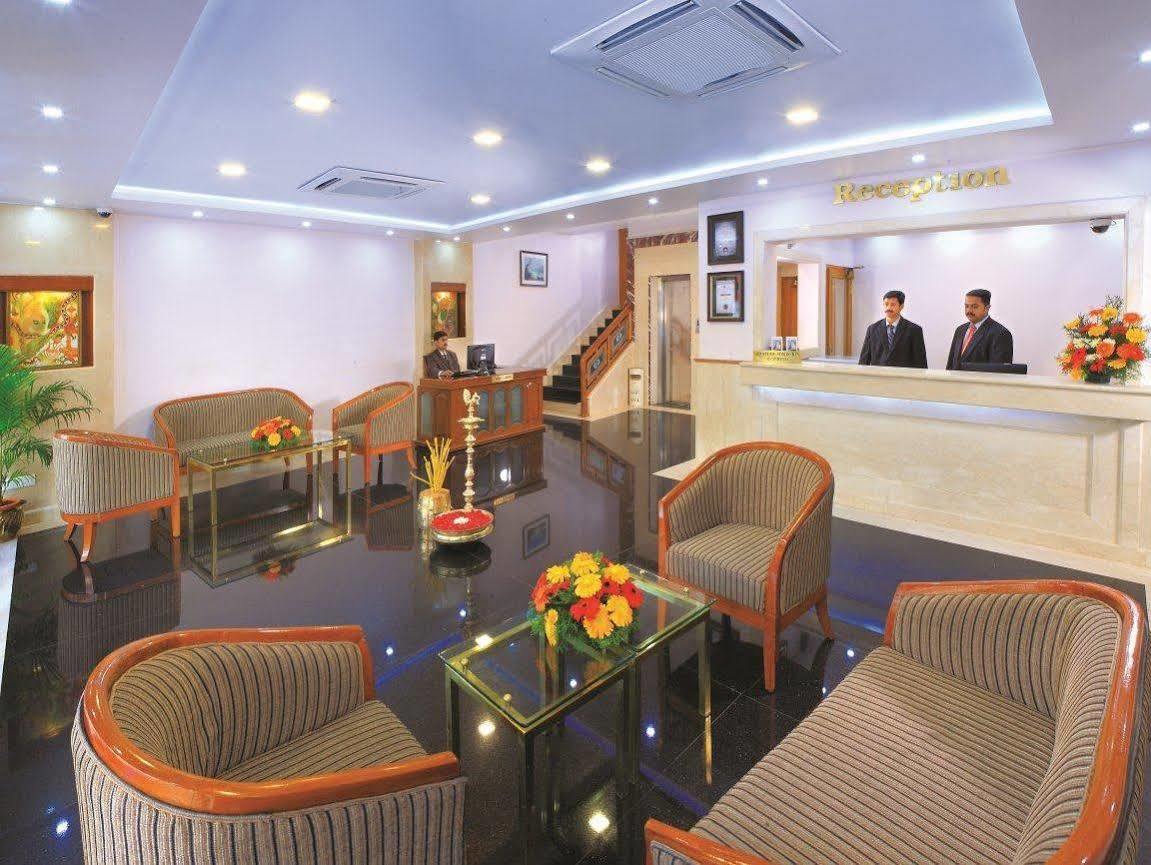 Hotel Excellency Kochi Dış mekan fotoğraf