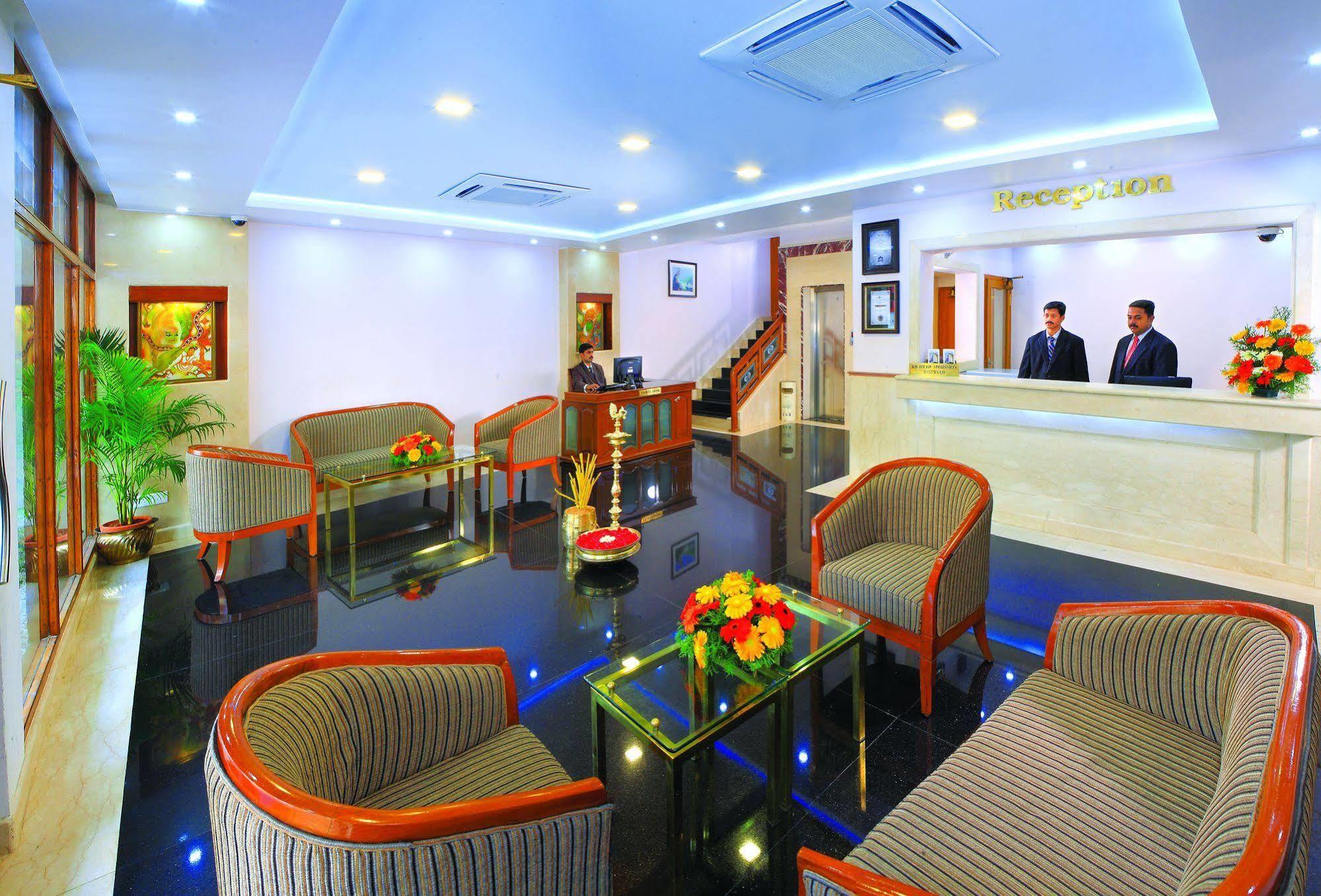 Hotel Excellency Kochi Dış mekan fotoğraf