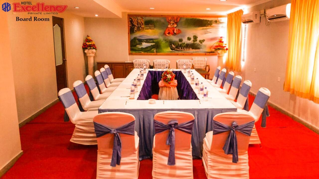Hotel Excellency Kochi Dış mekan fotoğraf