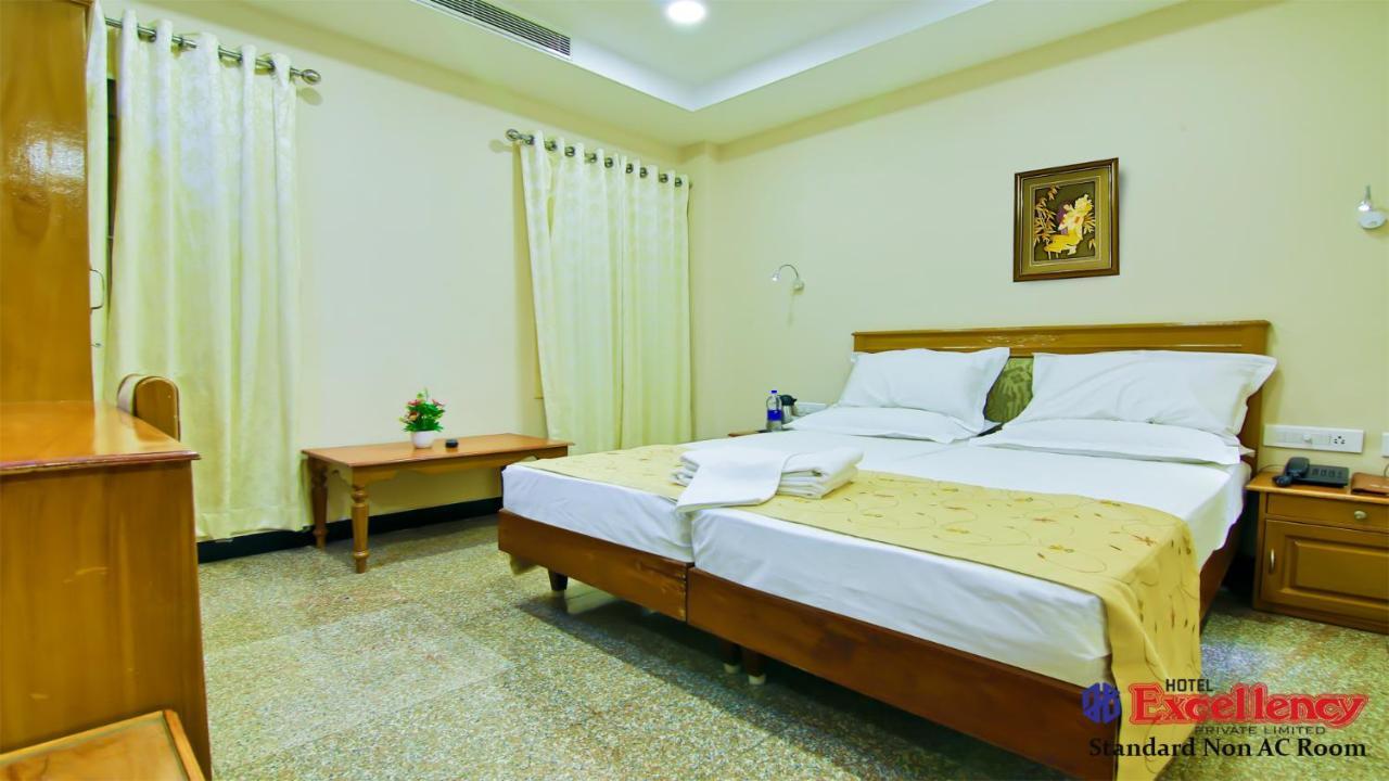 Hotel Excellency Kochi Dış mekan fotoğraf