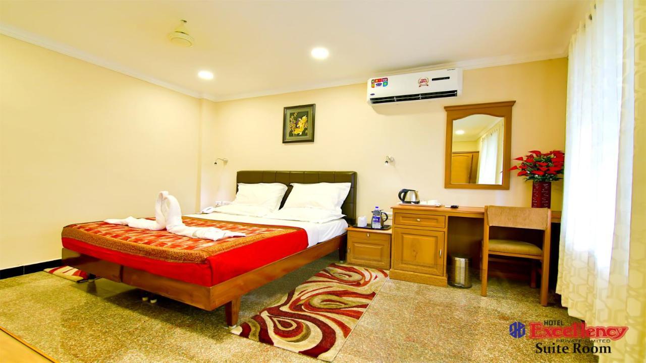 Hotel Excellency Kochi Dış mekan fotoğraf