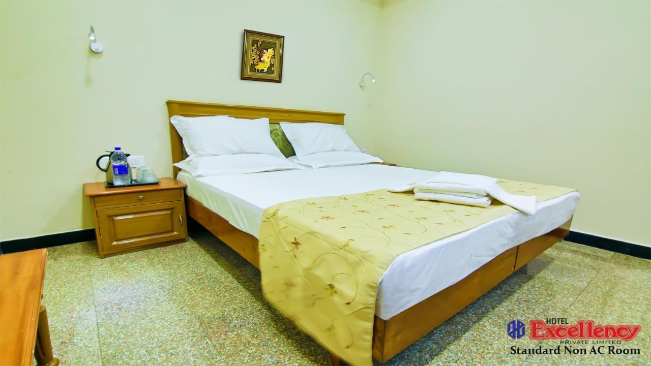 Hotel Excellency Kochi Dış mekan fotoğraf