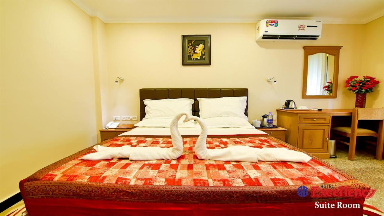 Hotel Excellency Kochi Dış mekan fotoğraf